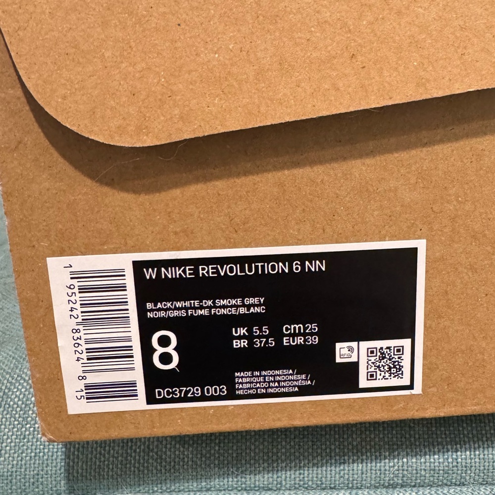 NWT Nike Black Sneakers never worn - Picture 5 of 5
